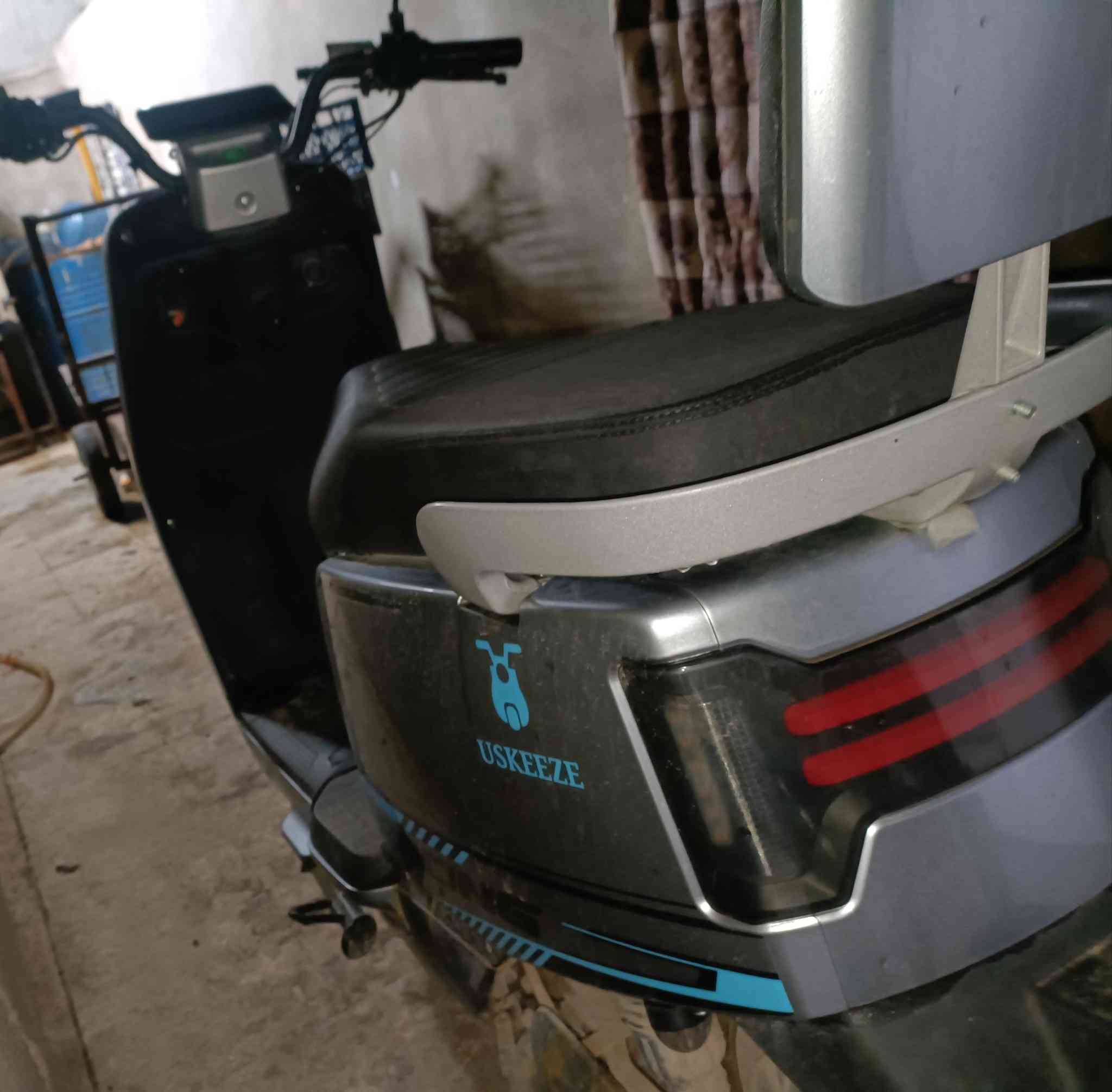 سلام عليكم دراجه أوباما فول مواصفات ملف 2000 كلشي بيها شغال تجي تفحص إذا بيها شي ترجع بس يرادلها باتريين سعرهم 70 الف هيه 6 باتريات 4 شغالين و2 هابطين سعر500 وبيها مجال هذا رقمي***********
