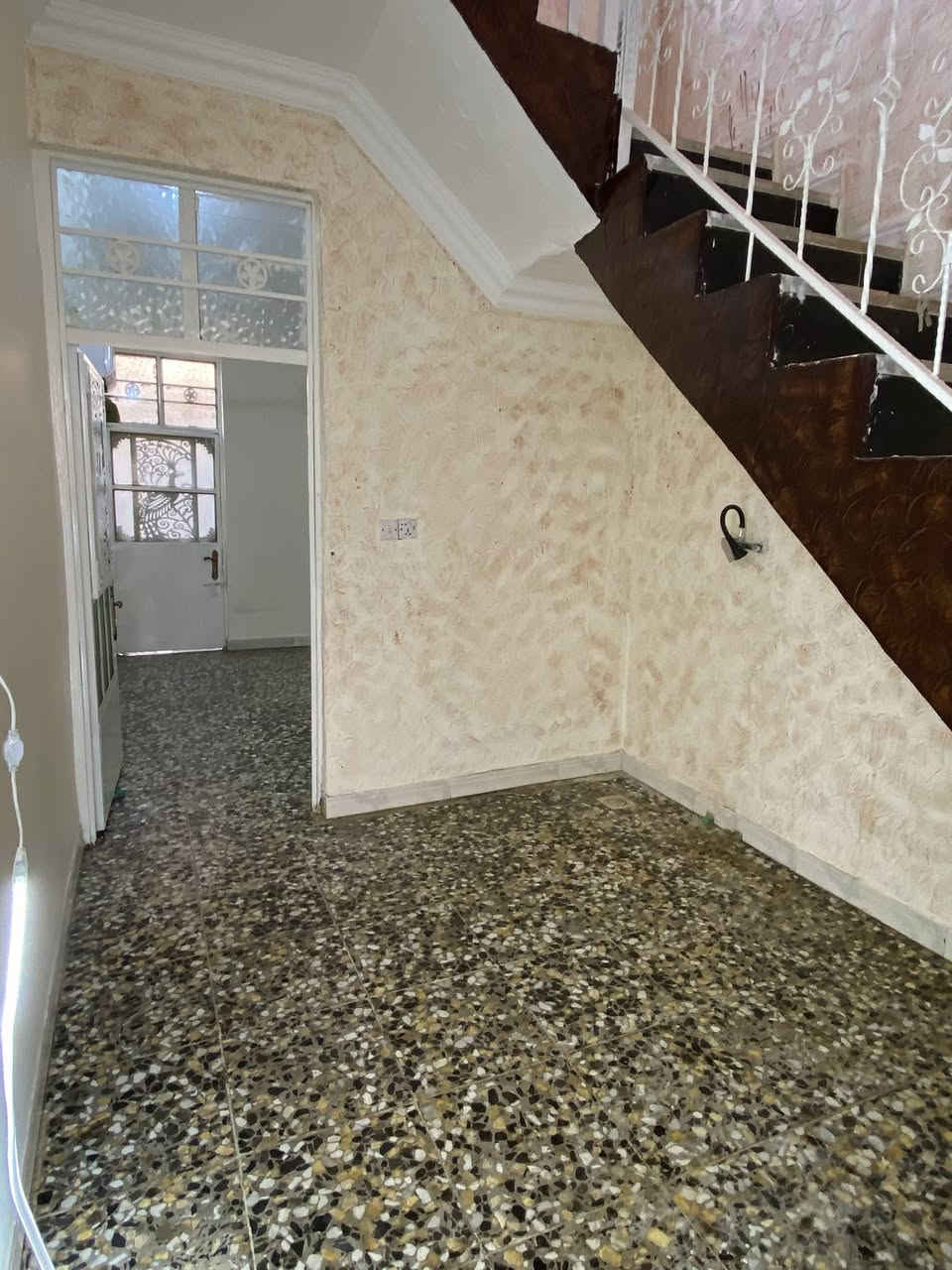 مشتمل 50 متر للبيع صعدة  الجوادر ثاني فرع مقابيل قطاع 38 بيت مرمم جديد وفارغ *********** بي واتساب
