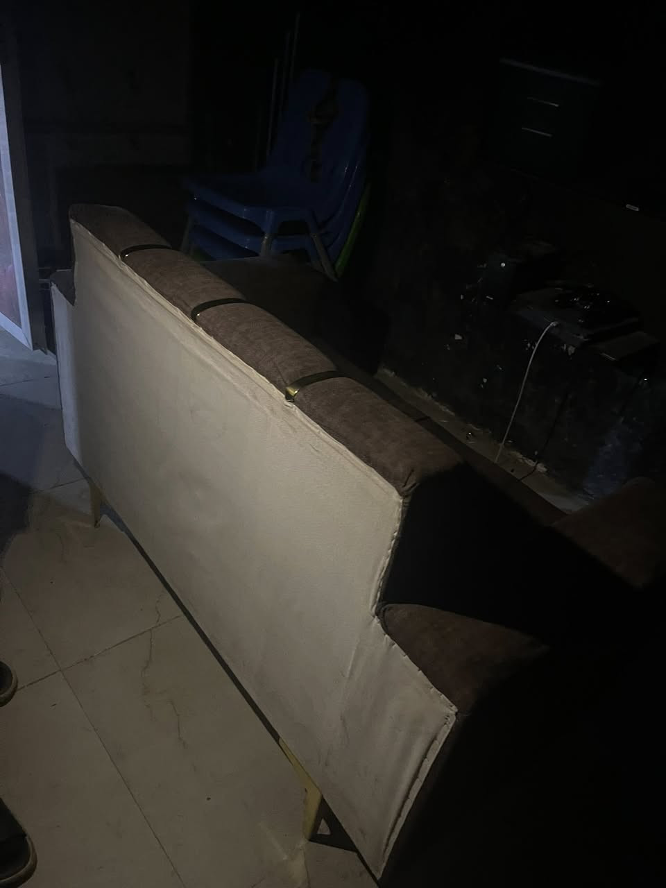 قنفات عدد 6 ام نفرين شاشه حجم 55  بليات 4 سلم كراسي كلمن وسعره عنوان ناصريه حي العسكري *********** راسلني وتدلل
