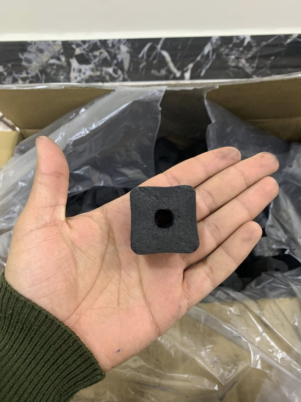 اهلاً وسهلاً عروض 2026🥳
***********
***********
سعر كارتونة فحم البابلي 30 الف(جملة) وزن الكارتونه 12  وزن الفحمة 35g فحماية تأخذ ع فحص لا ريحة لا غاز يتوفر توصيل لكل محافظات العراق
عروض الفحم عدنة تختلف والاسعار مناسب وهدايا متوفرة✨♥️
