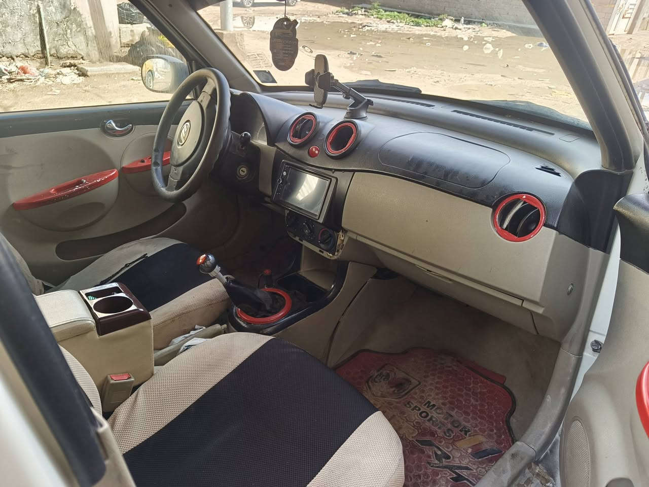 سلام عليكم
سيارة ليفان 320 مديل 2012 رقم نجف انكليزي بسمي هزة وسنوية لل 2030 كير ومحرك مكفولات تخم تاير جديد وباتري جديد شاشة بلاتوث السيارة بيها قطعتين صبغ صارلي 3 اشهر من اشتريتها ونضربت عندي بالدعامية الخلفية مثل ما موضح بالصور سعرها 31 ورقة وبيها مجال كلش بسيط رجاءا الي بس يعامل ويسولف ليراسلني خواتها المكفولة ب 46 بس اني عندي ضرف ومحتاج فلوس 
***********
هذا رقمي
