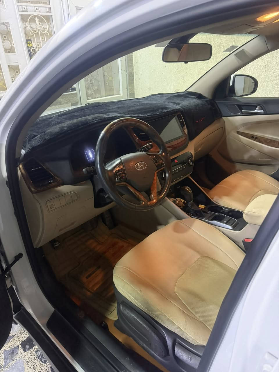 السلام عليكم توسان خليجي رقم بغداد بسمي 2018  قليل صبغ ماشيه 107 الف السعر 178 $ (***********)
