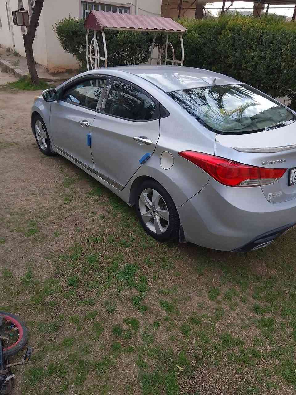 سلام عليكم الانترة موديل 12ضرر باب خلفي فقط والباقي ليبل واحد بيه صبغ أربع قطع بدون ضرر كير محرك تبريد رقم جديد هزة جديدة السعر 95 وبيه مجال للطيبين العنوان ديالى رقم الهاتف ***********
