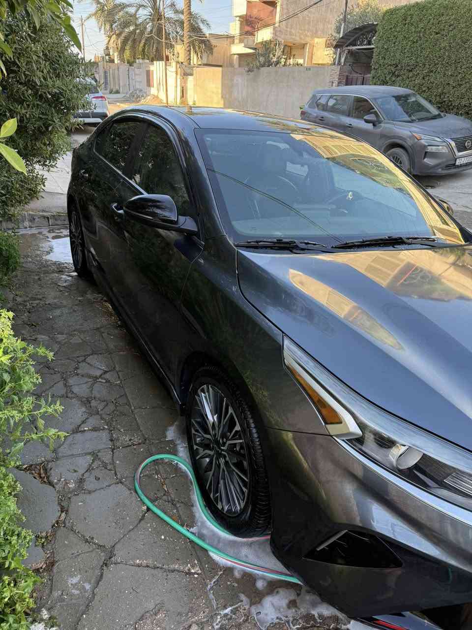 سلام عليكم فورتي موديل ٢٠٢٣ للبيع او قسط حسب المقدمة سياره فول ماعده الفتحه محرك ٢٠٠ ماشيه ٤٤ علمن السياره بدون حادث بس سرقة ورقم شاصي موجود من ضمن الصور  علمن السياره بغداد العامرية رقم الهاتف ***********
