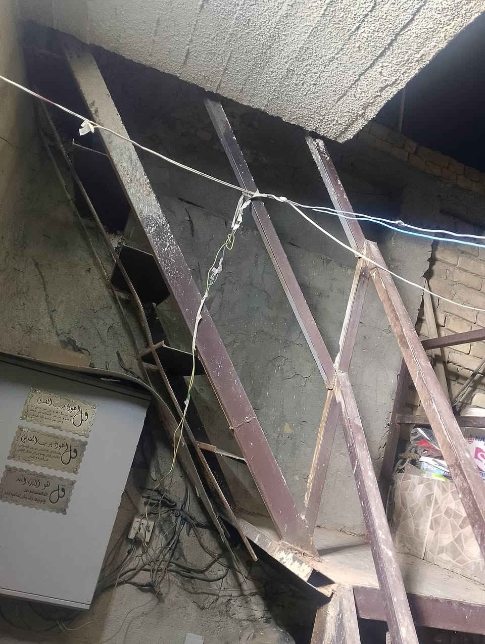 سلام عليكم درج للبيع حديد ثقيل تفصال فصلته 11بايه حرف ايل- 6 بايات ويجي صحن ويصعد 5 بايات يعني 11بايه وبي محجر السعر 180الدوره أبو تشير ***********
