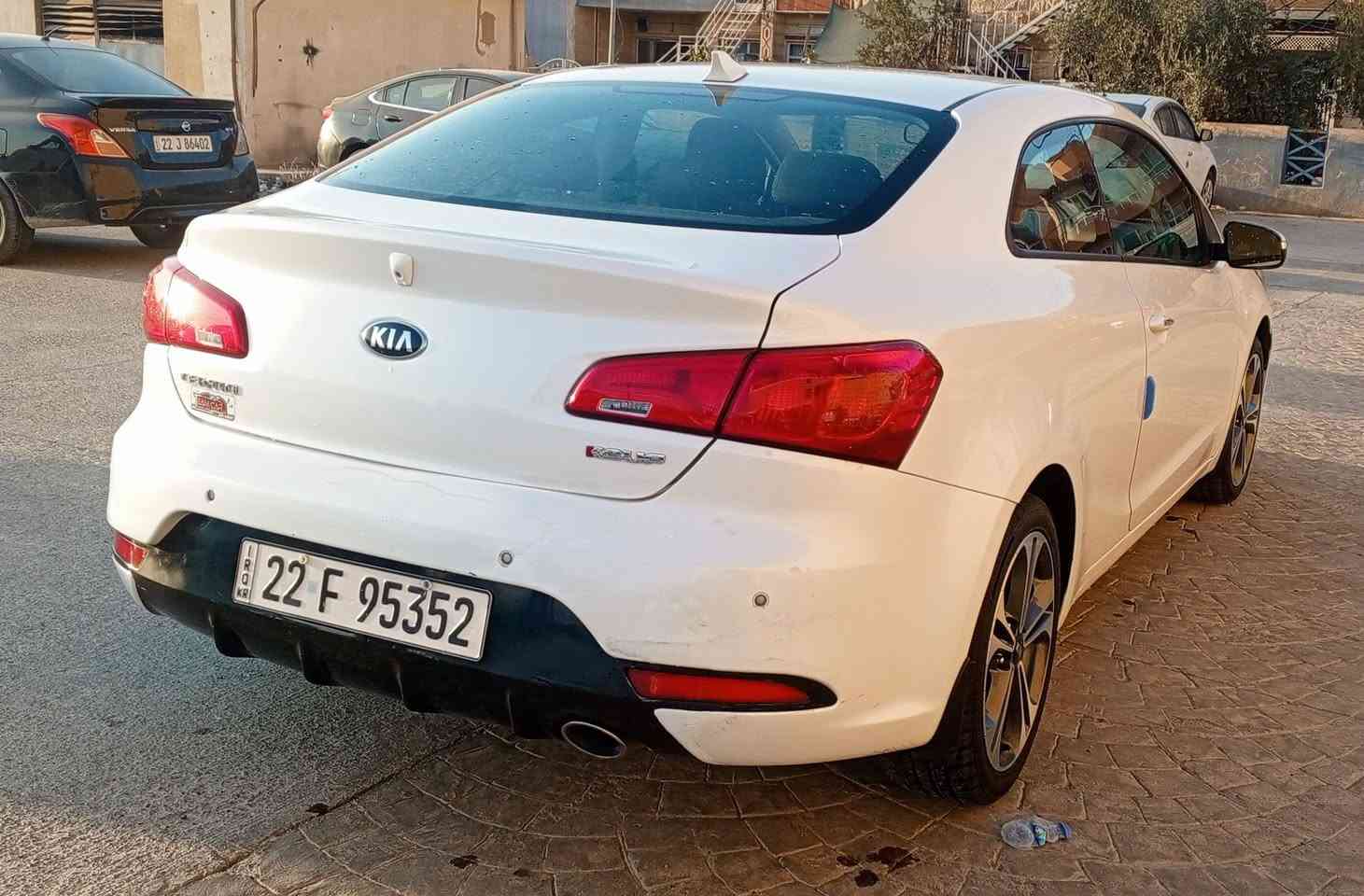 كيا سيراتو خليجي موديل 2015 مواصفات فول بصمة.. بيها قطعة صبغ بخ فقط بدون داخل.. كير ومحرك بشرط.. هزة ورقم وسنوية كلو جديد..
مكان السيارة اربيل
السعر 92 وبيها مجال قليل
***********
