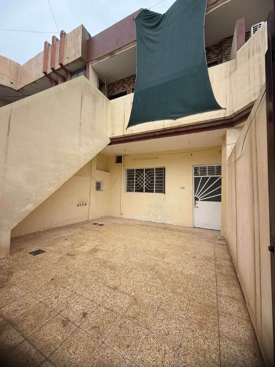 بدل الايجار 300 الف شهريا
شقة طابق ارضي للايجار في حي الصديق الثانية خلف جامع الطيار
المساحة 100 متر
تحتوي على غرفة نوم وهول ومطبخ وصحيات
لمعرفة كافة الاسعار يمكنكم الانضمام الى قناة التلكرام عبر 
الرابط ادناه : 

https://t.me/realestatemhnd
للاستفسار اكثر يرجى الاتصال على الارقام التالية: 
***********
***********
***********
 نستقبل عروض البيع والشراء والايجار في اغلب مناطق ساحل 
الموصل الايسر
 عنوان المكتب : الموصل حي الصديق بداية شارع 20 قرب مركز جباية كار مكتب مهند الحجيات
