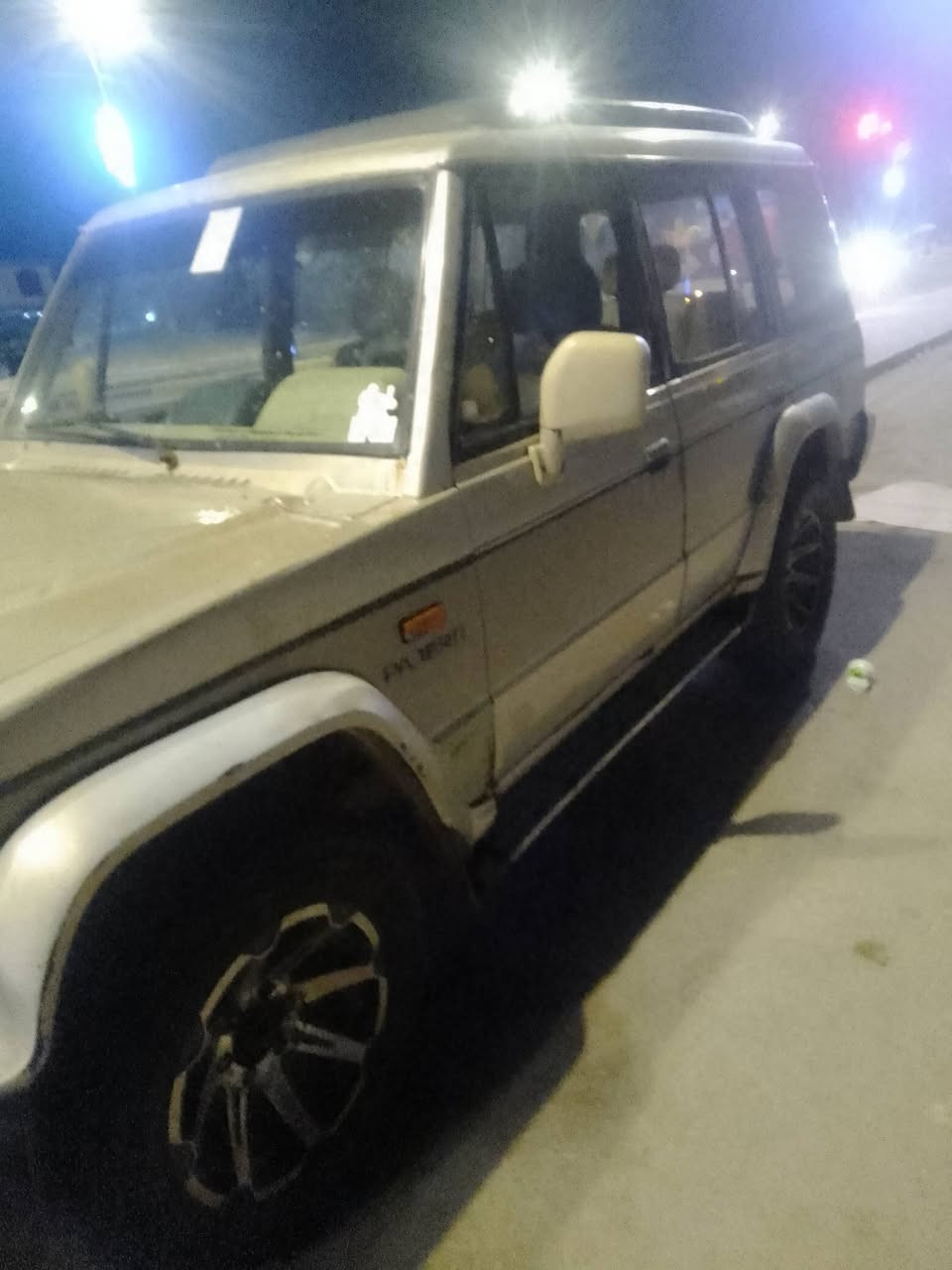 باجيرو موديل 91 ماكينه وقير حداديه كلها جديده اصولي وكاتبكم وين راعي الشرعي رقم بصره بيع مستعجل 35 وبيها مجال والشراي يتصل والمشراي لا يتصل ***********
