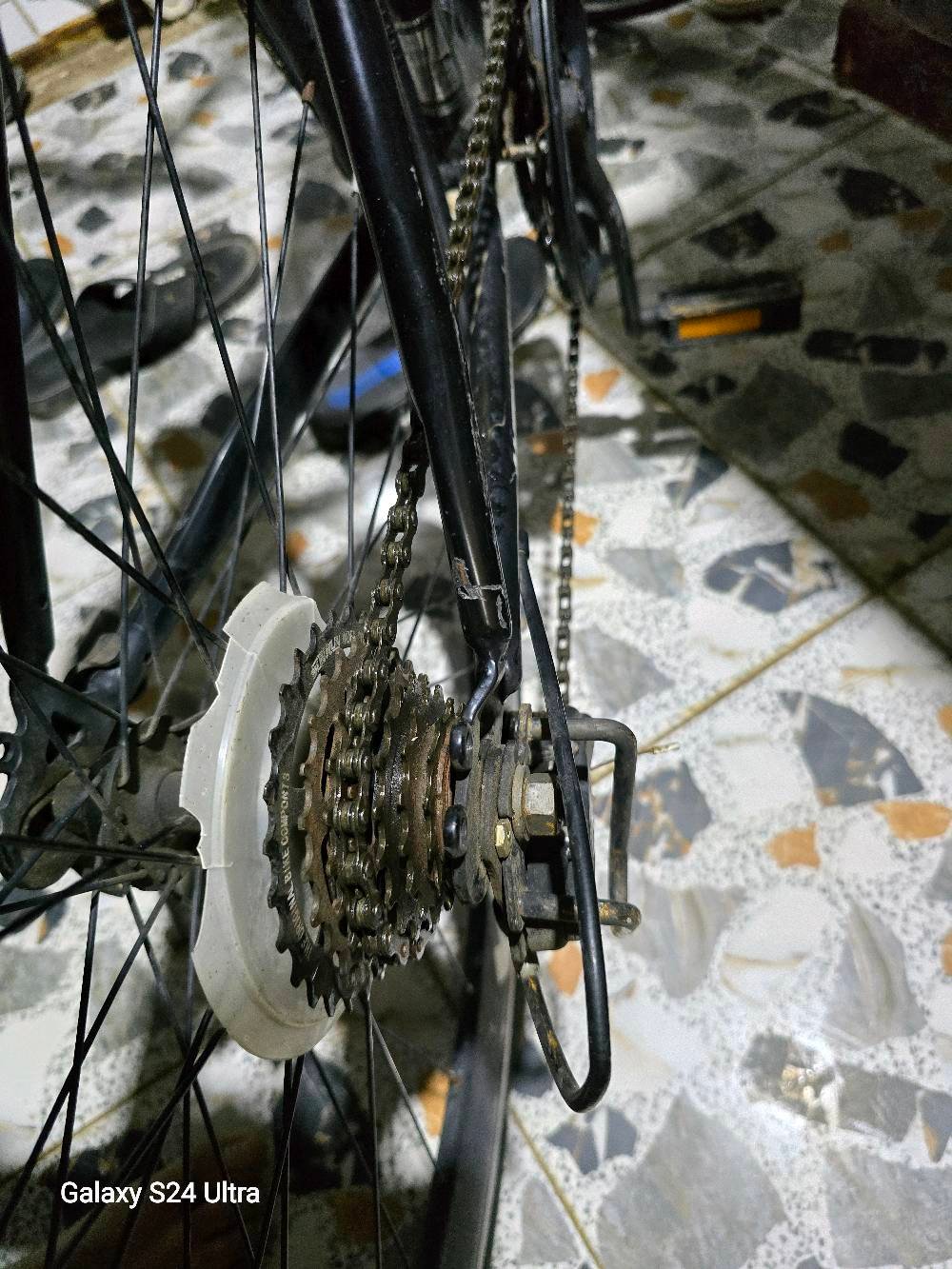 بايسكل رياضي سباق موديل 700C 
حجم 28  
لشه مظلعه
باله كسر حاويه 
الحاله جاهز ونظيف
الكيوره (3×7)
السعر 150 الف وبيه مجال بسيط
للاستفسار ***********