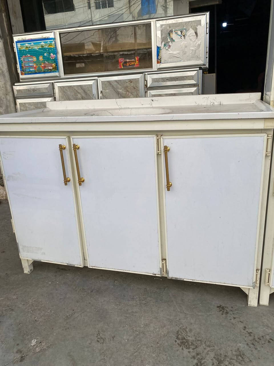 السلام عليكم كاونتر مترين شرط النضافه تفصال سنك مرمر شراي يتصل أو يراسل خاص ***********
