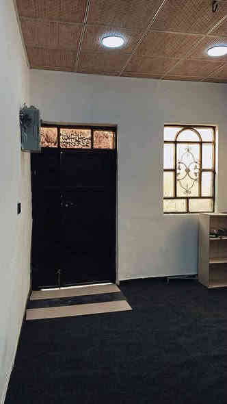 دار للبيع 🏠
... م50...
شارع المطار القديم قرب أسواق الأمير
بناء الأساس صب السقف صب 
 يحتوي. غرفه وصاله ومطبخ وصحيات
سعره 15

***********
***********
امانه كوله من طرف ام ملاك امانه
