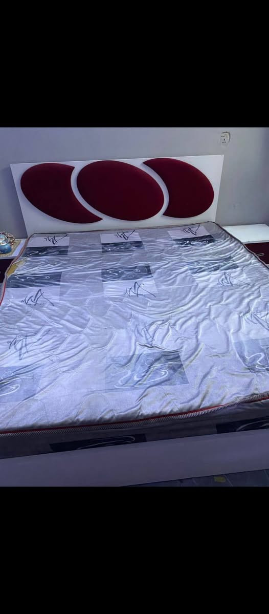 غرفه تركيه للبيع نضافتها 95%
بالحقيقه أحله بهواي 
وياها هديه جزامه وبردات وكوشات ثنين 
وثريا سعرها 350وبيها مجال 
للاستفسار خاص


**إذا كنت صاحب هذا الإعلان وتريد حذفه لأي سبب، رجاءا أرسل رسالة إلى الدعم الفني**