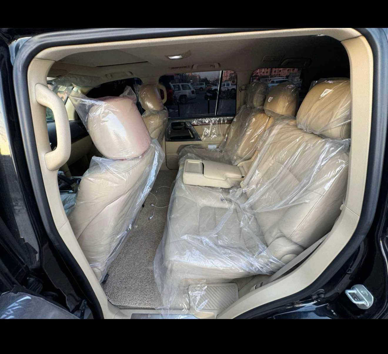 سلام عليكم 
للبيع لاندكروز Gxr محرك 6 سلندر 
موديل 2017 فطيم اصلي باب اول رقم بغداد الدولي مميز سنوية وهزة جديدة سيار
كير ومحرك وصدر مكفول 
 تخم تاير جديد شركةاصلي استخدام 
شخصي 
صورة سونر موجوده 
المواصفات 
1.ايرباك 8
2.كشنات جلد كهرباء
3.داخل بيجي 
4.تشغيل عن بعد 
5.حساسات امامية خلفية
6.لايتات زنون
7.ماوس تحكمات 
8. تغليف ppf
ماشيه 200 قابل لزياده
 وبعد هواي مواصفات مال فطيم بيع فقط  استخدام مال بيت للاستفسار الاتصال على الرقم *********** بغداد, العراق
