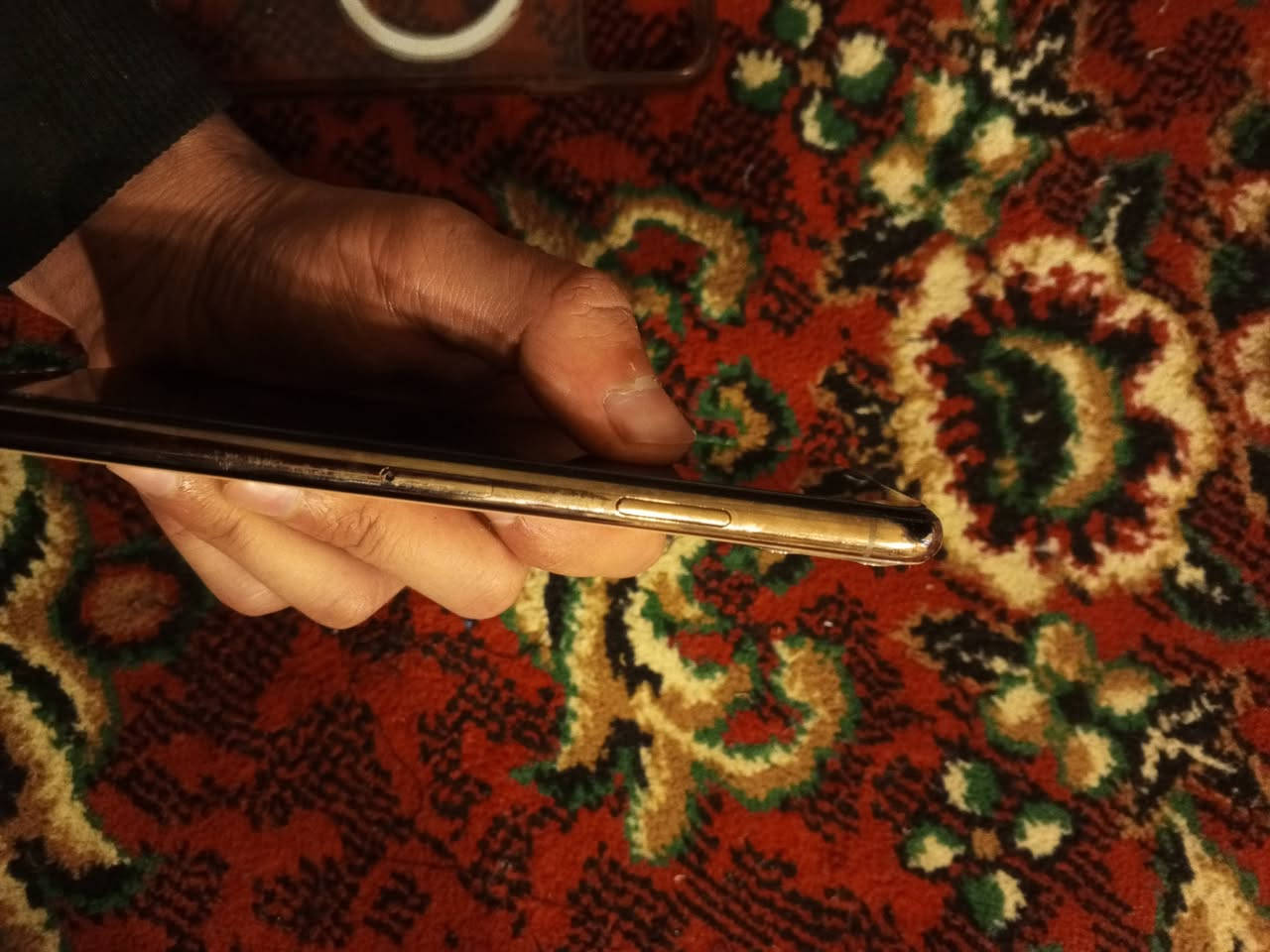 السلام عليكم 
ايفون 11 برو ماكس للبيع بطاريه مبدله 100 فيس ايدي وكف بالتحديث سألت كلولي برمجه ذاكرته 256 سعره 270 بي مجال قليل شراي اتصل واتساب 
***********
