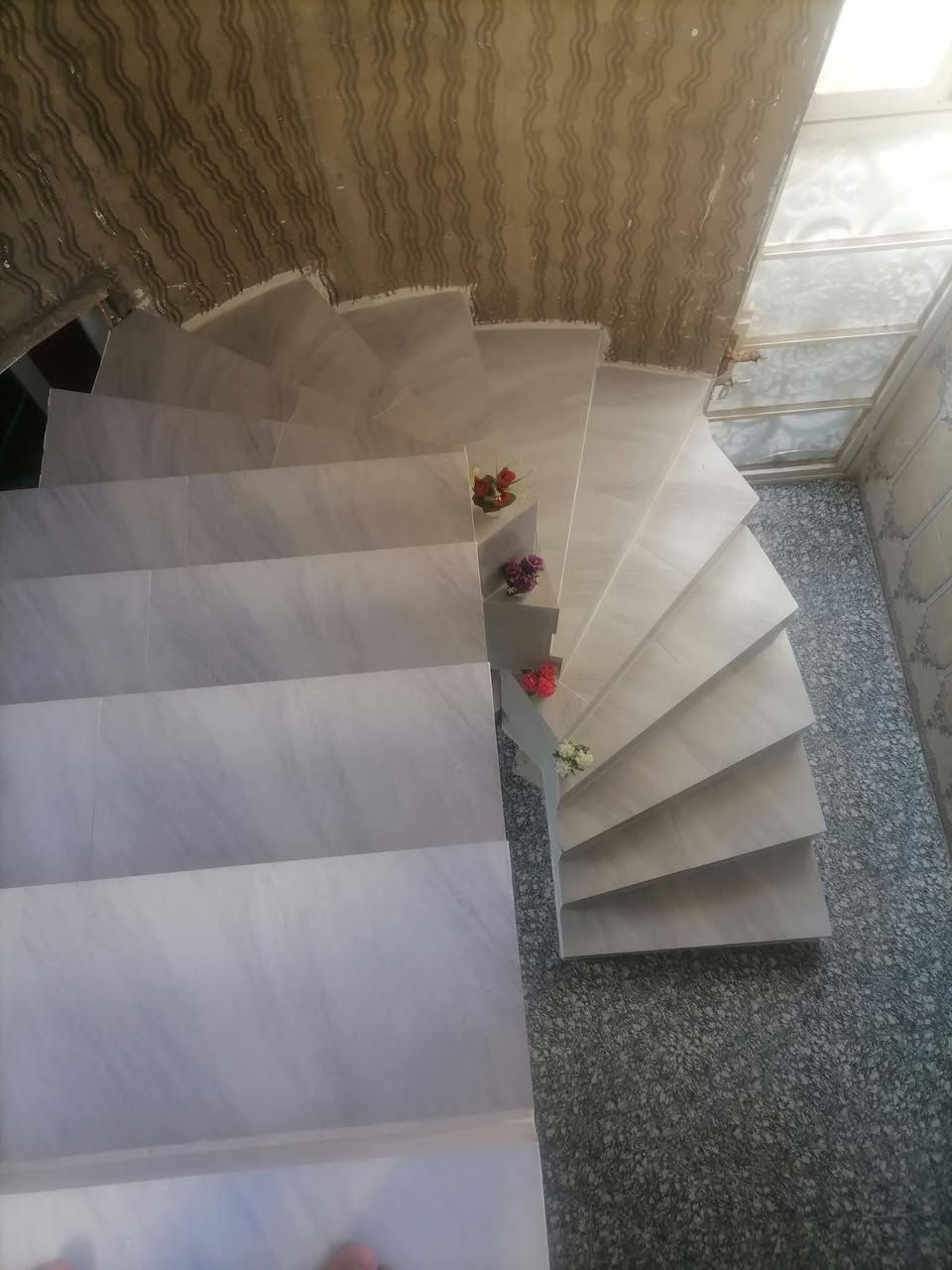 بيت للبيع ٢٠٠ متر نجف بحي النداء على شارعين ٢٠ متر وساحه موقع البيت تجاري حرف T منطقة ٥٣يحتوي على غرفتين نوم وصاله ومطبخ وصحيات داخلية وخارجية وهول واستقبال بناء درجة أوله مال جناي السعر ١٥٥ وبيه مجال للاستفسار الاتصال على ***********
