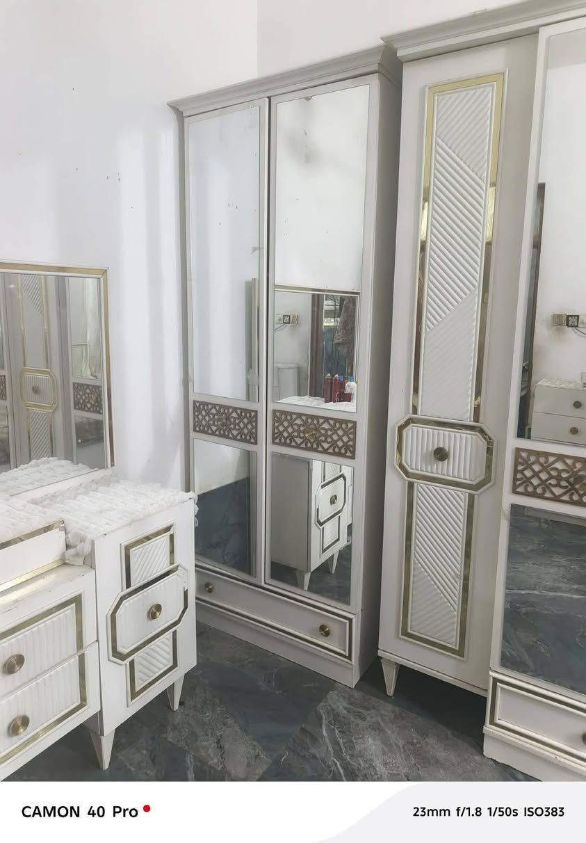 غرفه للبيع السعر  680   8قطع ضخمه اي ستفسار على هذا الرقم وبي وتساب ***********
