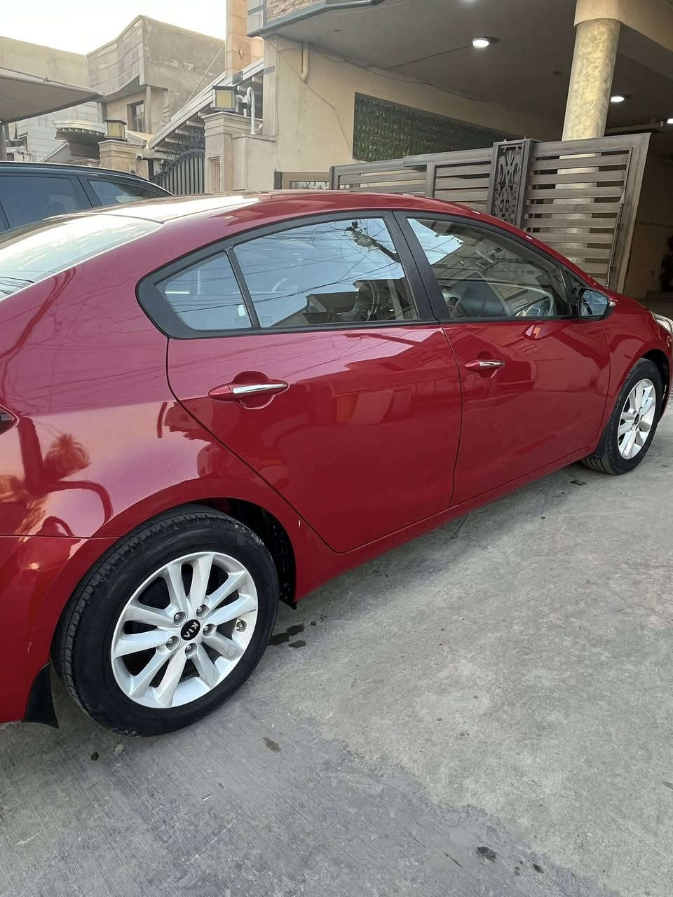 للبيع سيراتو خليجيه محرك 1600 موديل 2017 بيه صبغ فقط الصندوك السياره نضيفه جدا ماشيه 90 الف فتحه سقف لد امامي لدي خلفي مكان السياره المنصور السعره 130$الرقم ***********
