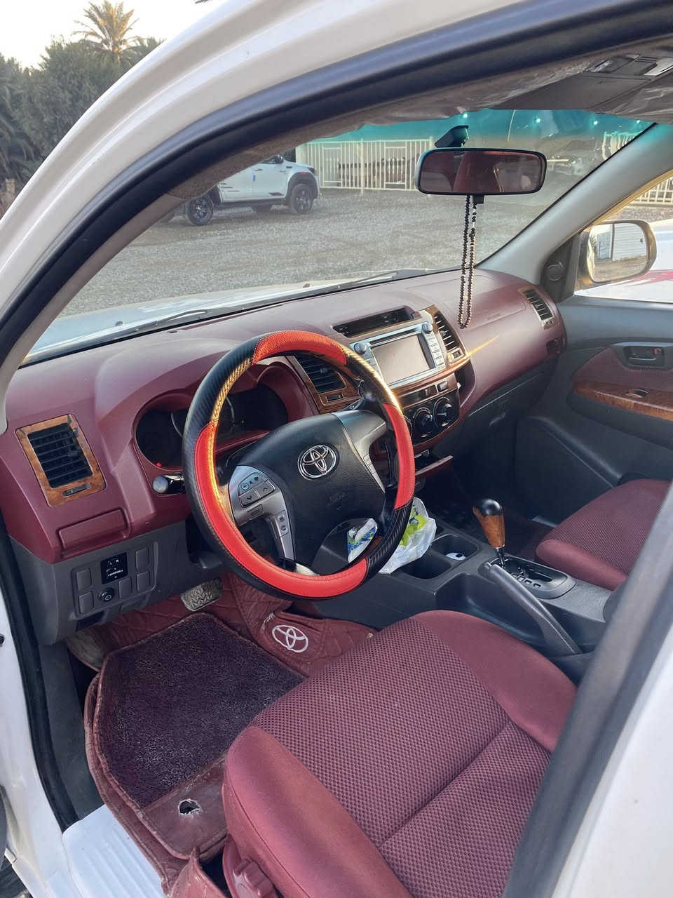 السلام عليكم تيوتا هايلوكس موديل ٢٠١٤ شاصي ١٩ كويتيه ام البطل المرغوب رقم ديالى سنويه لل ٢٠٢٧ سياره حلوه جاهزه مابيه اي نقص تدفئه تبريد تحكمات استيرن كهربائيات كله شغاله محرك ما مفتوح بدون صرف بخار صدر تخم تاير ميكانيك حداديه كله كفاله بيه مكانات بارد شي بصيط كفاله من صبغ ماشيه ٢٠٠ الف حقيقي مكان ديالى بعقوبه للاستفسار 
***********
