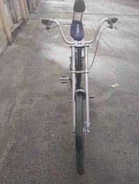 للبيع بايسكل نظيف جدا السعر على الخاص رقم 07508849498