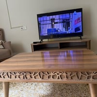 تحية طيبة  ميز تلفزيون مع ميز وسطي من هوم سنتر تركي نفس الشكل  السعر ل...