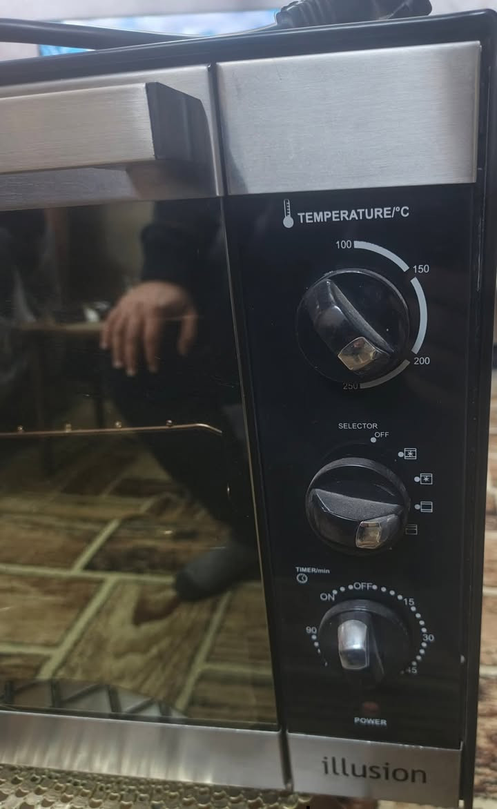 سلام عليكم... اوفن مصري نظيف كلش للبيع السعر 50الف وبي مجال الدورة حي الشرطة قرب ماركت الريان... ***********
