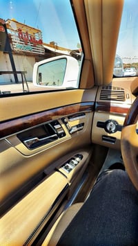 للبيع مارسيدس s550. 2009  لون ابيض صدفي كفالة عامة عدا بارد على كد شبر...
