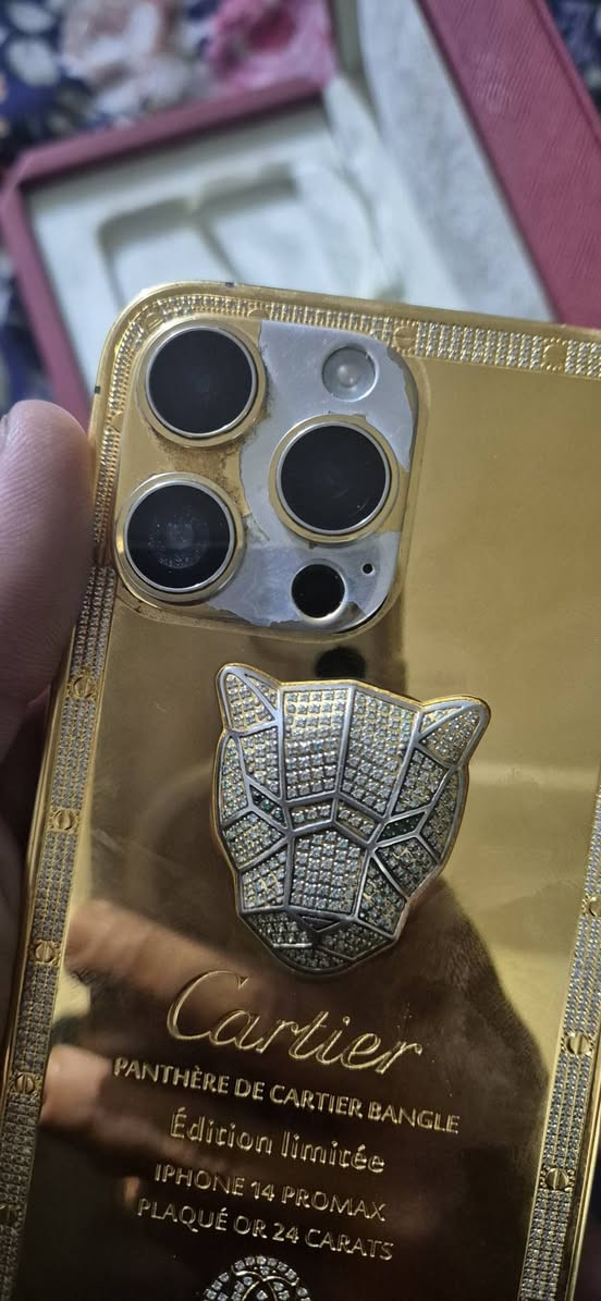 ايفون ١٤ برو مطلي ذهب مفصص الماز.  جهاز وياه  علبه والكيبل ماله ذاكرة ٢٥٦ باتري ٨٨  مكفول الجهاز  نهايته كلش ٩٥٠ قفل مكاني بغداد شارع النضال ***********
