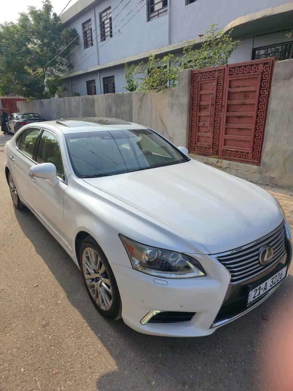 السلام عليكم اخواني لكزز LS 460 L للبيع
موديل 2014 كفاله عامه من بارد وصبغ وضربه وكلشي بيها شغال بدون نقص والسونار موجود بالمنشور رقمي *********** 
مواصفات : خمس بصمات كشن طياره رادارت اربع كشنات تدفئه وتبريد ناظور ليلي 12 قطعه تبريد مرايات قلابه بوب شفط وصندوق شفط فول تحكمات ستيرن كهرباء كشنات 7 وضعيات 
وباقي مواصفات معروفه ال VIP
السعر 268 وبيها مجال
