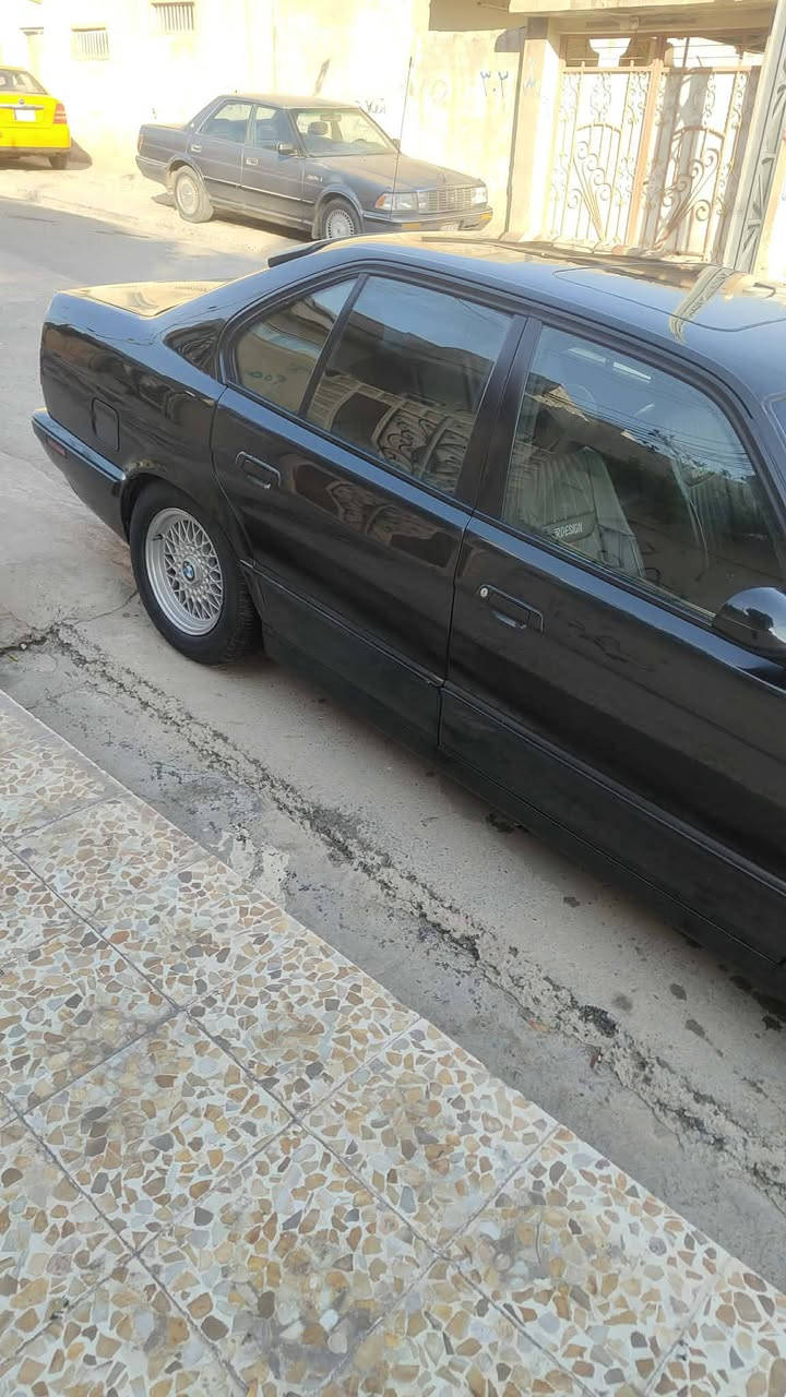 السلام عليكم اخوان BMW525اصل مستعجل حيل  
محرك مسكر عدل 2500شرط
كير شرط
رقم نينوى شرط التحويل 
مصبوغة عام و بدون معجون
لون اسود طوخ 
طخم تاير جديد ويل خلية اصلي بدون تصليح 
بجم عريض 

اخوان السعر 52وبيها مجال للطيبين مستعجل حيل حيل 
موصل تل الرمان
*********** 
و شكراً 🌹
