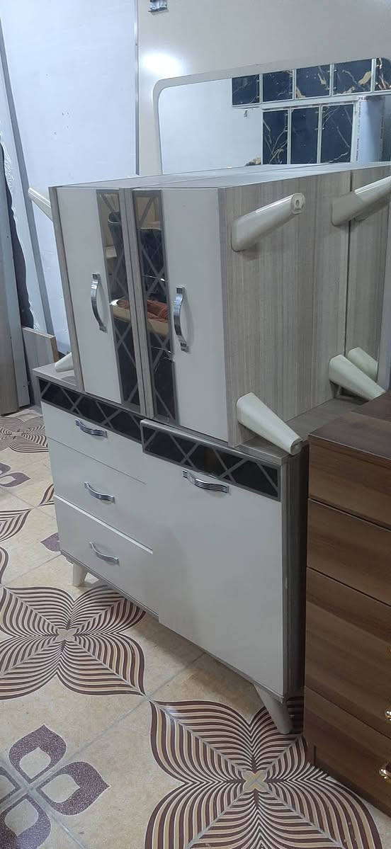 معرض العماد//غرفه نوم تركي مستخدمه بشرط النضافه اي عيب مبيها للأستفسار ***********//*********** كركوك, العراق
