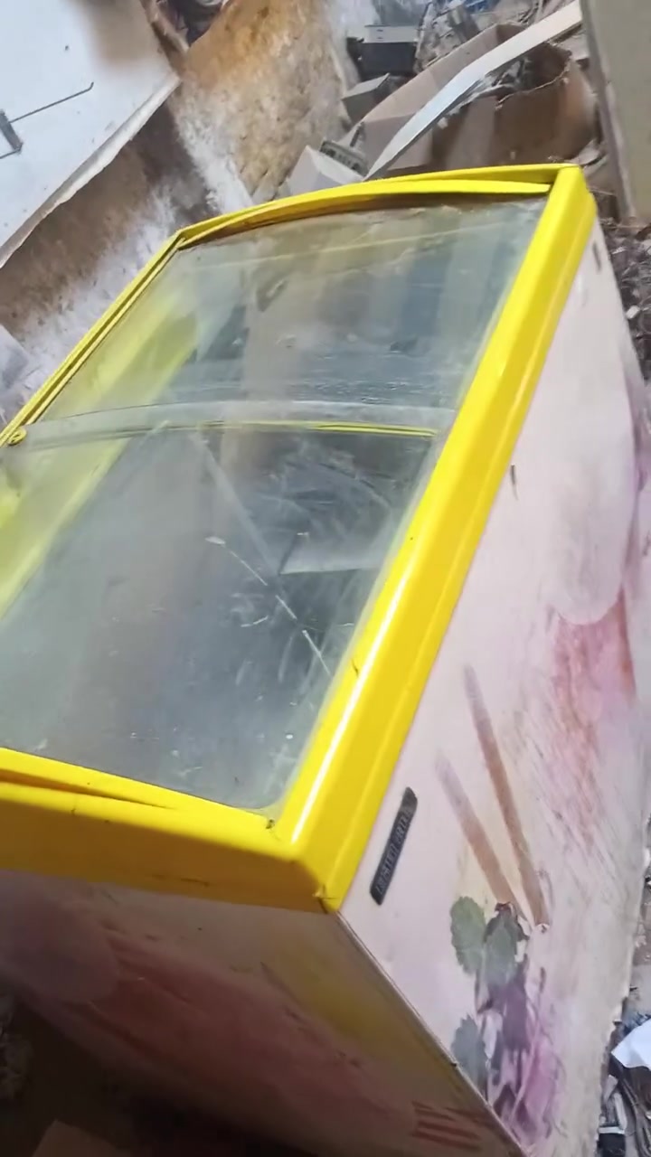 للبيع ثلاجه توشيبا حجم كبير للبيع مع مجمده للبيع المجمدة تبريده ضعيف والثلاجه الفيز يبرد والباب الكبيرة السفلى تبريد ضعيف ابيعهن ٢٥٠ الف هالموجود ***********
