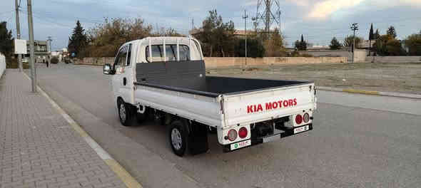 کیا دووتەنی  2700مۆدیل 2011 گێڕ عادی جام کارەبایی ڕەقەم سلیمانی سەنەوی بەسەرچووە بەناوخۆمانەوەیە گێڕومەکینەوئەکسل و شەنسی بێ عەیبەسەرف وبوخاری نیە سەیارەکە هەیکەلی زۆر جوانە دەعمولێدراوی نیە دووپەڵەی بچوک بۆیاخی هەیە بێ ناوگرتن ماڵی کاسپیە تەحویل و غرامەو زەریبەی بەشەرت سعری 87گەڵاو مجال شوێن هەڵەبجەی تازە 
***********
*********** حلبجة
