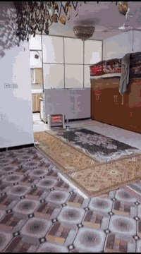 السلام عليكم بيت للبيع مساحته 170
غرفتين وصاله وحمام وبراني وطارمه وتشاريف 
الاستفسار وتساب فقط***********
