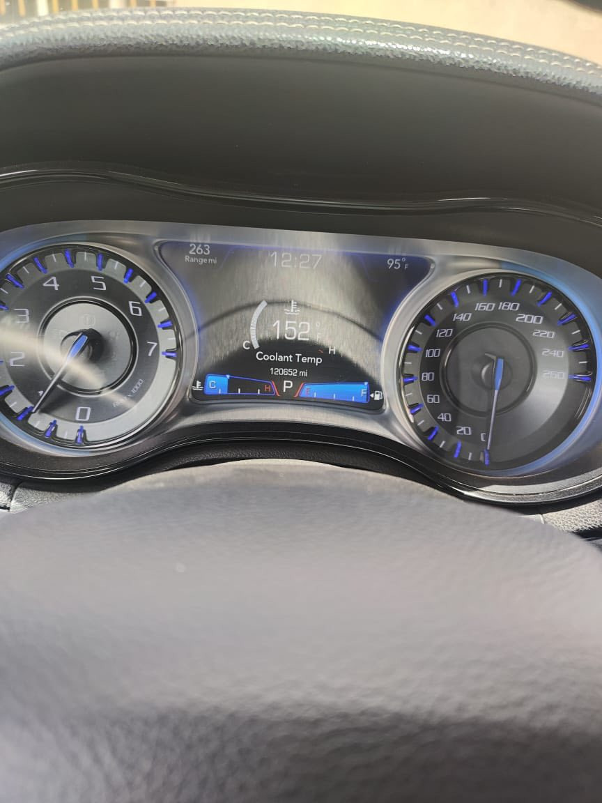 السلام عليكم 
للبيــع ....
Chrysler 
300S
اوباما وارد كندي 
موديل 2018 اصل 
تحكمات.
كشنات جلد.
شاشه .
بانوراما.
وبقية المواصفات المعروفه للـS.
السياره داخله كلين وصاير  تخريب جاملغ وبنيد وانشد بمكانهن وكاله وصور التخريب موجوده 
كير مكينه بدون أي عيب 
السياره بدون أي نقص.
رقم اربيل  
مكان السياره الناصرية 
للاستسفار ‭0782 285 8143‬
