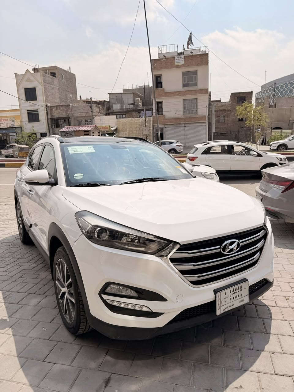 السلام عليكم
هونداي توسان 2017 خليجية
كشنات مخمل
سقف بانوراما
تخم تاير جديد
منظومة تبريد جديدة 
مكينه ٢٤٠٠
ب اسمي
ماشية 73 كيلو
بيهة باب السكن نص صبغ فقط
باقي السياره مكفول بدون ضربة او تبديل تكحيل فقط
نظيفة وجاهزة السياره نقصهة دبل خلفي فقط
مكان السيارة بغداد حي القاهرة
السعر 173 وبيهة مجال بسيط
***********
