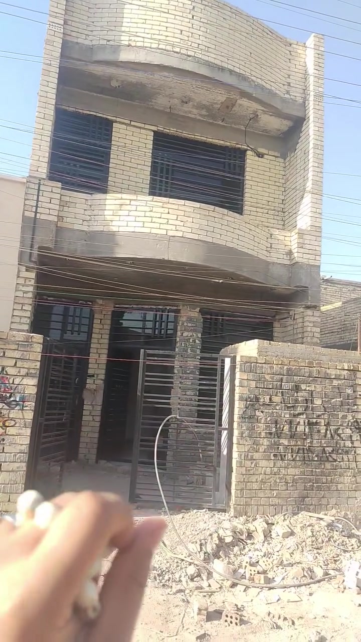 بيت  للبيع العنوان زعفرانيه شارع الكهرباء فرع مول احمد السعيدي مجاور افران المصطفى
ما خدمات المنطقه ماء وكهرباء ومجاري 
المساحه البيت الكليه 100 م
البيت يحتوي على ثلاث غرف نوم
البيت نقص ارضيه
ونقط الكهرباء وتانكي مال ماي
ويصلح للسكن السعر 75 مليون رقم الهاتف ***********
