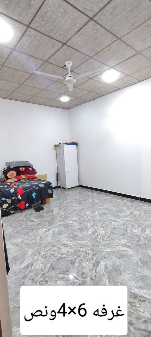 سلام عليكم دار للبيع المساحه 300متر منطقه حي الجوادين النزله الثانيه قرب مكتب البدري بناء بلوك صب كونكريت مسلحه يحتوي الدار 3غرف نوم +صاله عدد 2+استقبال+مطبخ +مناور عدد 3+ حمامات عدد 3 مشتغلينه عدل ومافاطر البيت مثل هاي البيوت الي تفطر الشارع عرضه 11كهرباء وماي بالباب انبير واصله برج انترنيت فوك البيت السعر 75استفسار ***********
