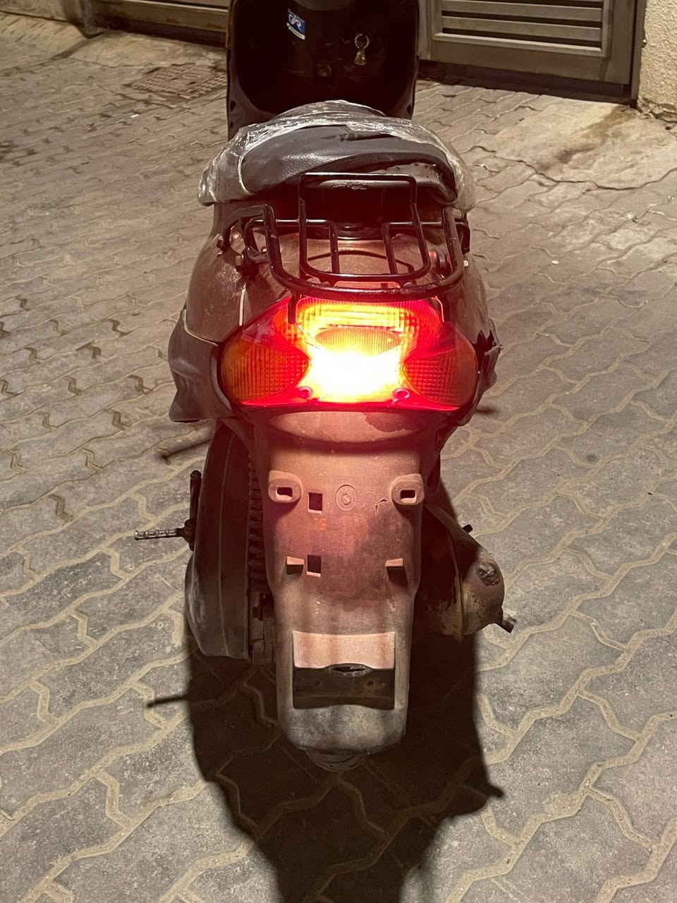 سلام عليكم دراجه للبيع تسعه زروف ياماها دراجه نضيفه وحلوه يشتغل بك لايت وأشاير بس  سلف عطلان الـسعر 250 الـمكان الـبصره القبله حي الجامعه للاستفسار ***********
