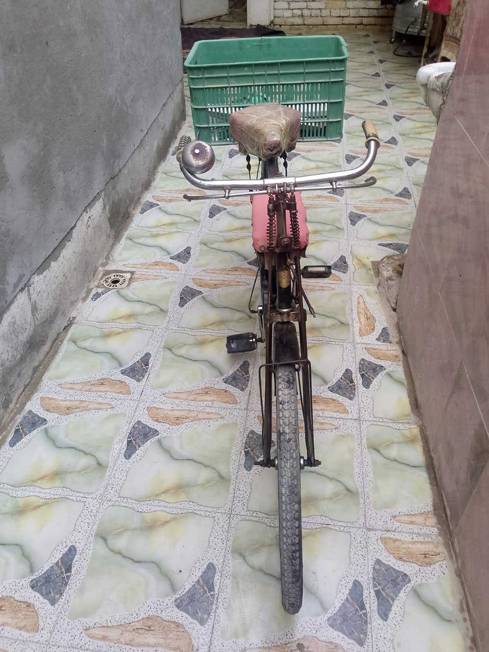 بايسكل هندي باب اول تكمه كامل حجم 26السعر 65ابو رمانه هاتف ***********
