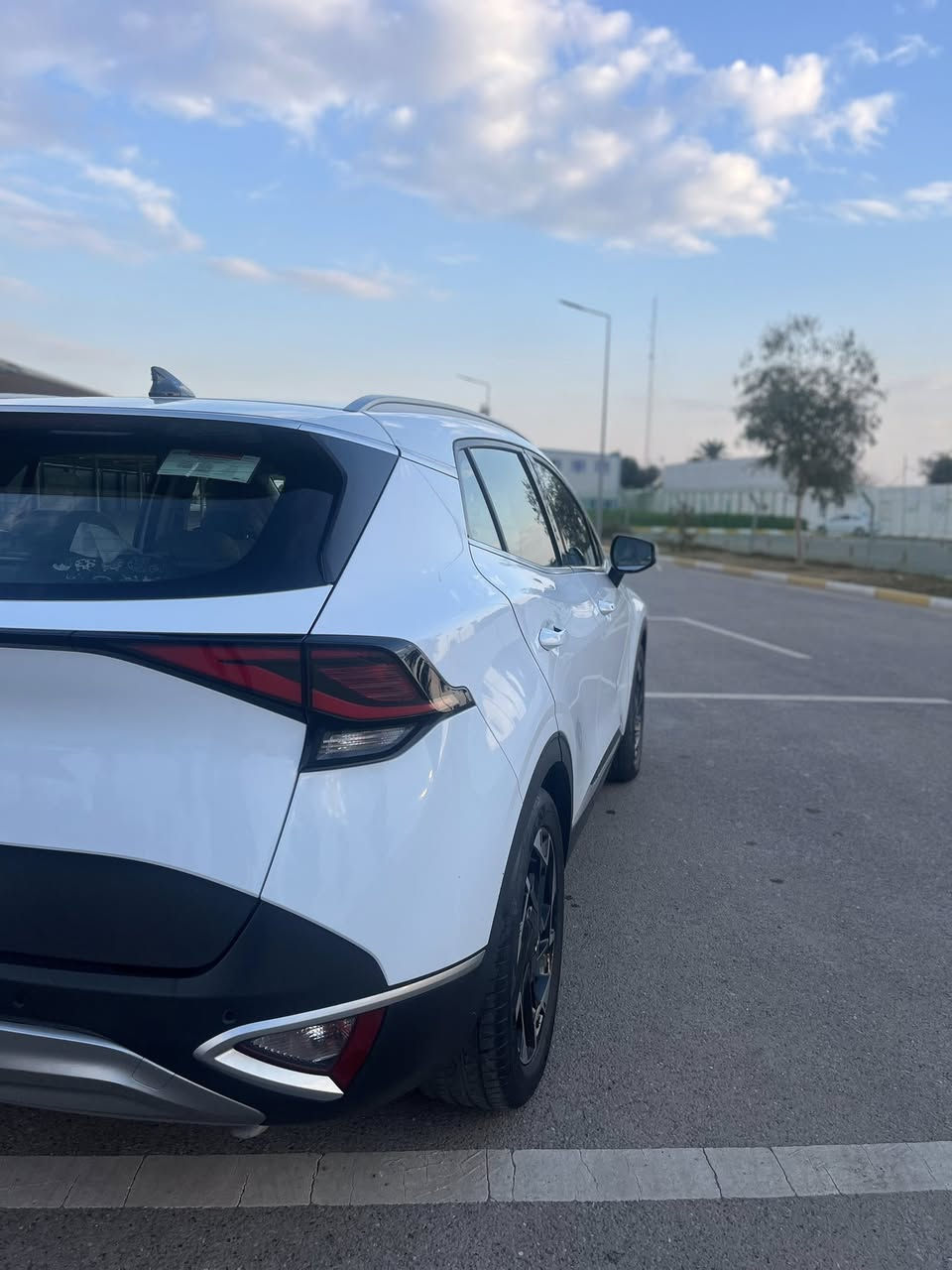 السلام عليكم للبيع 
كيا سبورتج موديل 2023 خليجي 
السيارة كفاله عامة من كلشي 
رقم بغداد مشروع وطني 
السيارة جاهزة وبسمنة 
ماشية - 16 الف 
العنوان - بغداد - البلديات 
السعر - 225 وبيها مجال 
رقم الهاتف - ***********
