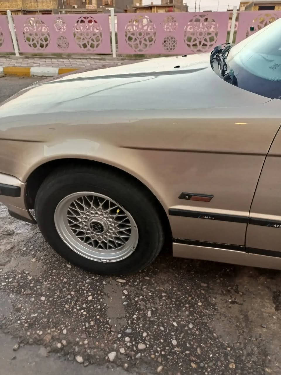 مراوس بطه
بيئم دبليو 525 مسكر
موديل 91
تبريد شغال
لايت زنون
كير محرك مكفولات 
اوتماتيك
سنويه ل 2031 بسمي تحويل ثاني يوم 
رقمها بغداد 

‏‪***********‬‏
