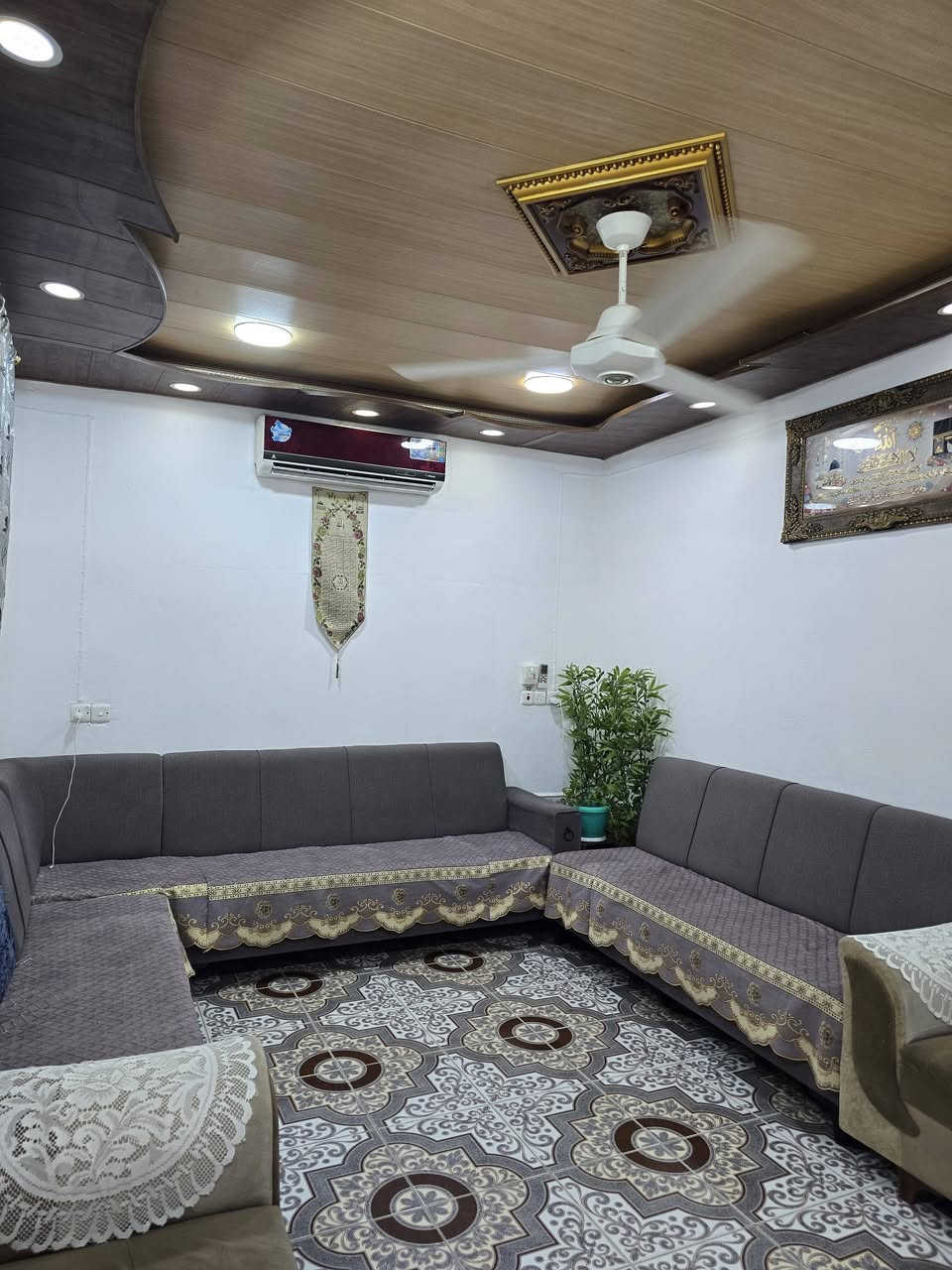 دار سكني طابو صرف الحي العسكري قرب عروس مندلي طابقين بناء مرتب مساحة ٢٤٠م الواجهة ١٢م للبيع للاستفسار ***********
***********
