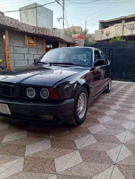 السلام عليكم
بي ام حجم 525

موديل 1991 

بجم عريض 

مصبوغه جماليه 

رقم كربلاء. تحويل مباشر 

كير عادي 

محرك مسكر  فانوس 

تبريد بلادي 

كشنات جلد 

كهربائيات كلها شغاله  

صدرها جديد   .... تخم تاير 

السعر 45 
مكاني الانبار الخالديه رقم الهاتف ***********
