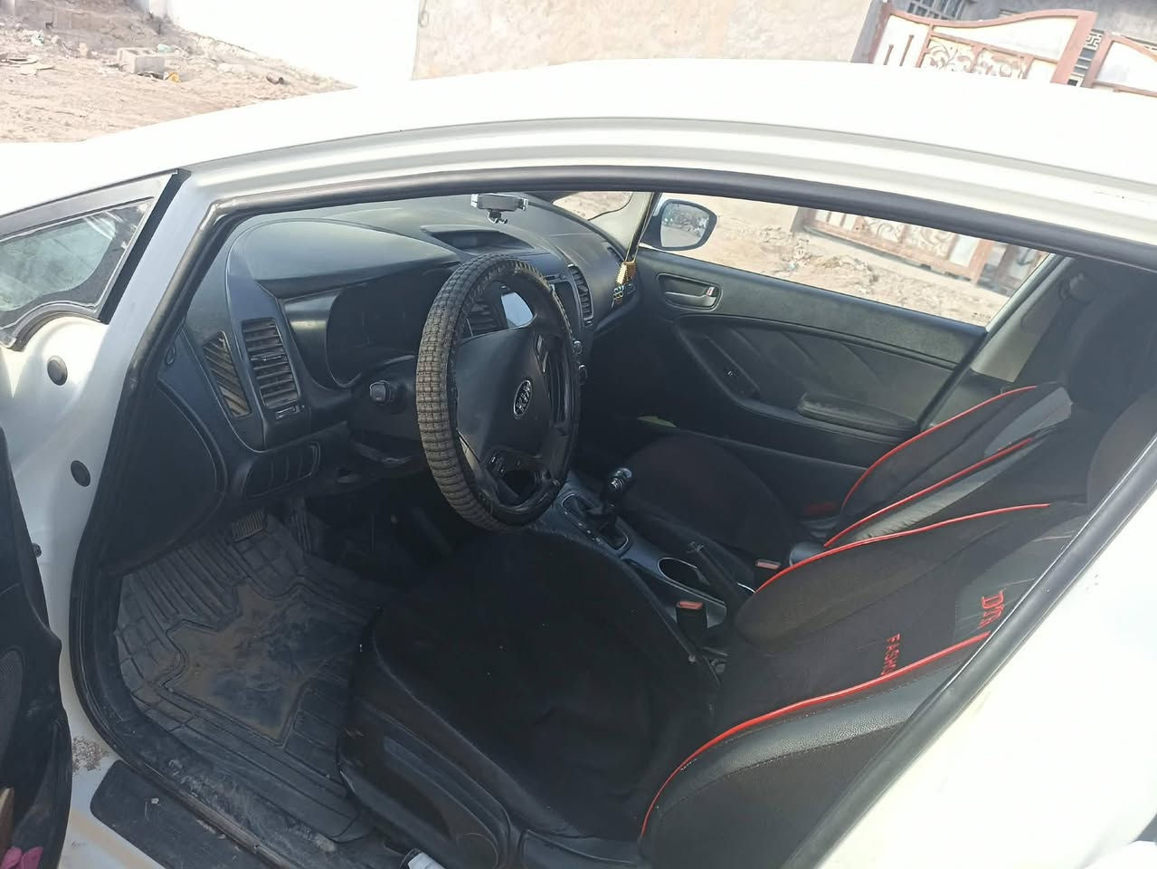 سلام عليكم كيا سيراتو 2014 خليجي رقم ديالى الجديد سنوية 2030 بسمي محرك 2000 دوش بيها مكانات بارد سونار موجود بالصور مكان ديالى خالص رقم الهاتف ***********
