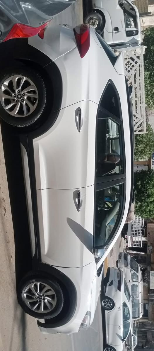 توسان موديل 2018
وارد امريكي سونار بل منشور
محرك 2000 
ماشية 149 الف كيلو 
مواصفات 
بنراما 
نقطة عمياء
كرسي السائق كهرباء 
داخل جلد
اشاير بل مري
قطعتين تبريد 
شاشه و كامرة دوارة 
كراسي الامامي ولخلفي تدفئه
ستيرن تدفئة 
3انضمة قيادة 
فور ويل
رقم بابل الانكليزي 
هزة جديدة
سعر 163$
مكان السياره طويريج
الاستفسار ***********
للبيع او مراوس حسب القناعة
