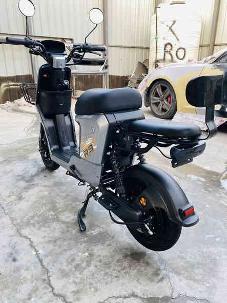 السلام عليكم اخوان للبيع دراجه شحن نوعR9الدراجه ب جيس ماناقصها اي شي برغي واحد مامفتوح بيها 

مواصفاتها  
بصمه2
كارت2
سويج2.             معدل السرعه 90

لايت 
بك لايت 
اشاير 
دبل إشاره 
هورن 
ترجع بك 
مري جانبي 
باندام 
مكان شحن موبايل
ام بي ثري يربط موبايل 
السعر٥٥٠وبيها مجال قليل 
العنوان الناصريه مركز شارع٣٠
                      
                               رقم موبايل***********
