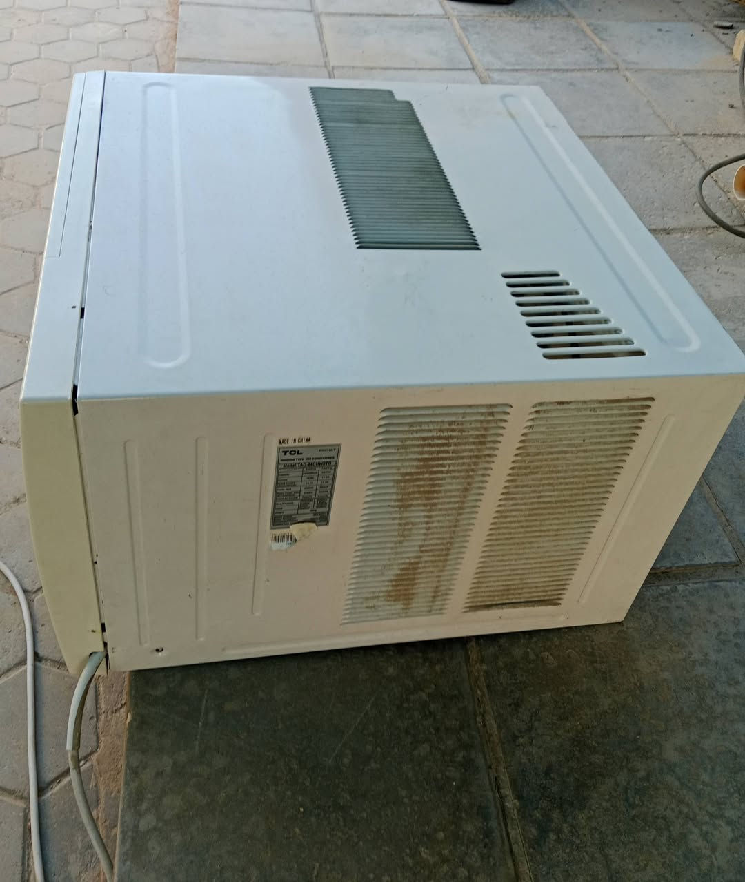 مكيف طنين نوع تي سي ال TCL
نضيف جدا سعره 250 الف 
كوفة شارع المعمل قرب تقاطع ال عيسى 
***********
