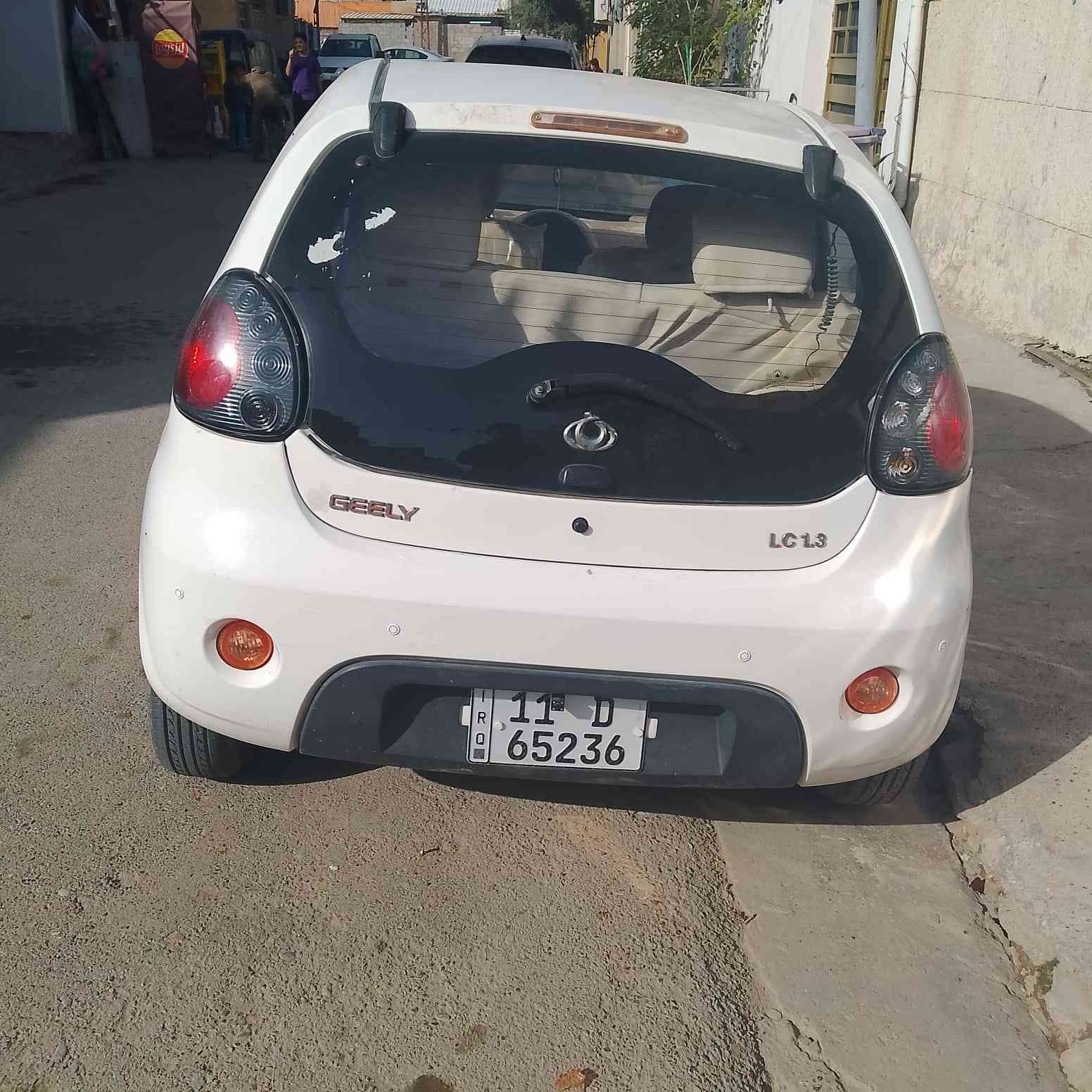 السلام عليكم
جيلي باندا ٢٠١٢ رقم بغداد 
السونار موجود بالمنشور
السعر ٥٢ ورقة وبيها مجال قليل
مكانها بغداد البلديات
***********
