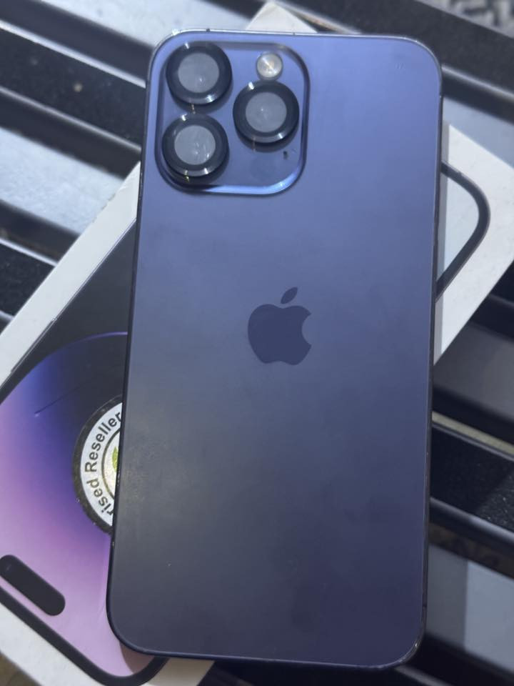 14 برو ماكس
ذاكره 256 بطاريه 84 

جهاز مطابق شرق اوسط 

مبدل فقط شاشه اصليه 

680 الف بدون عمله رجاء الجهاز متوازي على بيعته 

***********
