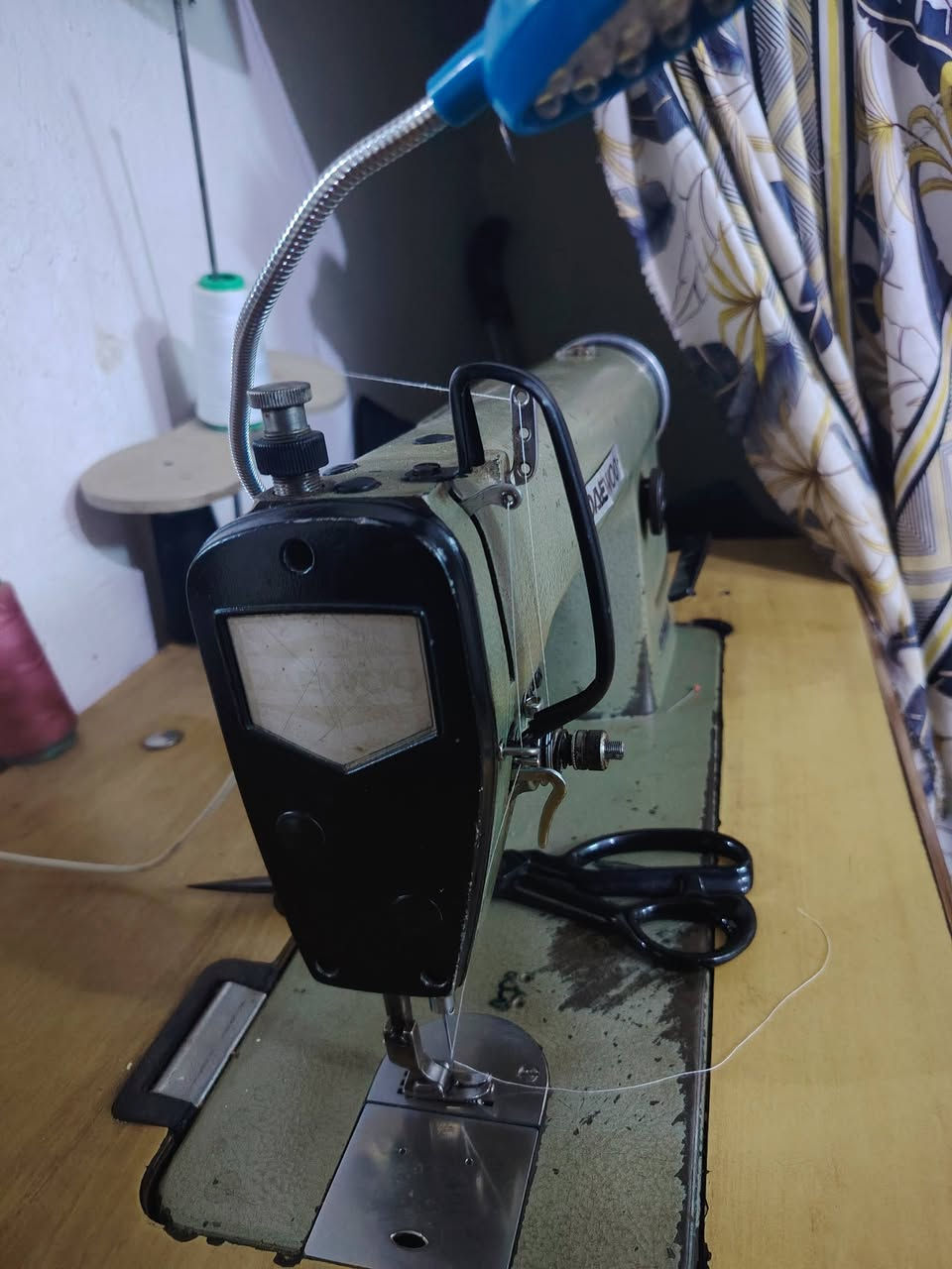 سلام عليكم
مكينه صناعي دايو مستعملة 
نضيفه هيه وميزهه  السعر 200 وبيهه مجال 
 اتصل ***********
